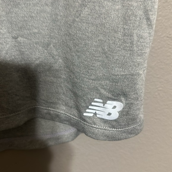 New Balance size M/L V-Neck Women’s Athletic Shirt - Picture 11 of 11